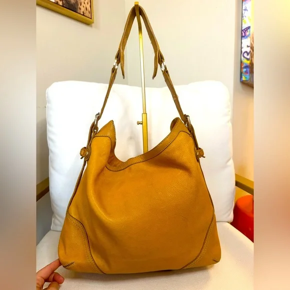 Michael Kors Shoulder Bag - Picture 2 of 12